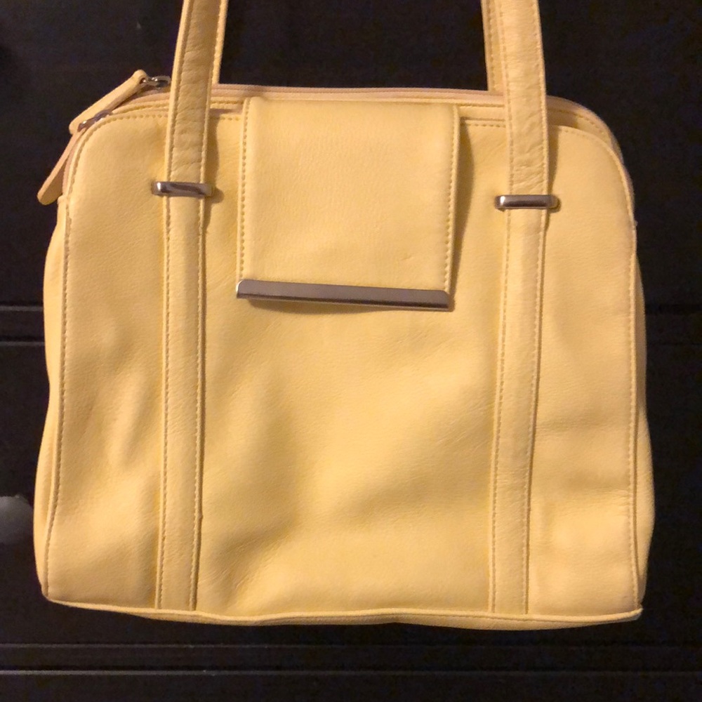 💛⭐️Beautiful Spring/Summer Yellow Purse